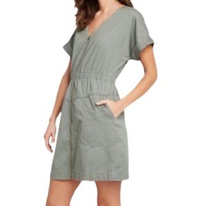 Universal Thread Women’s V-Neck Short Sleeve Elastic Waist Zipper Front Dress